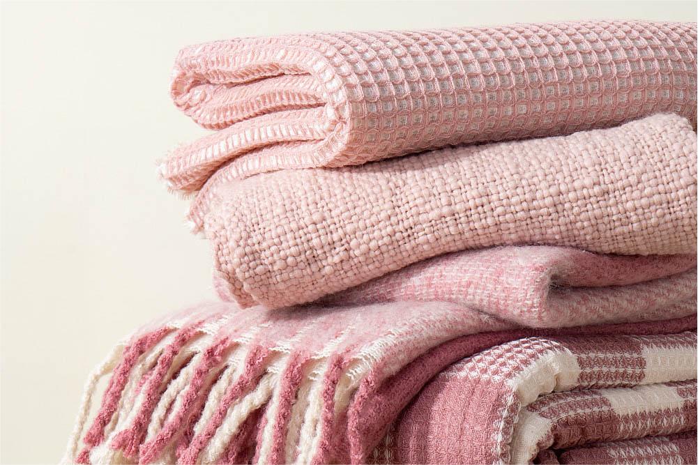 P02 1 4 S05 3条不同面料的梭织毯